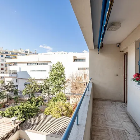 2 Bedrooms Center, Balcony - Happy アパート