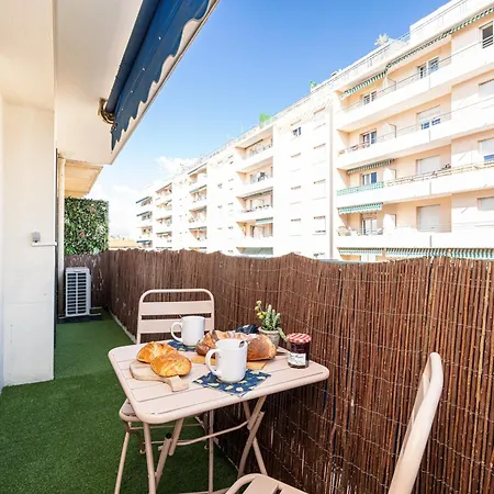2 Bedrooms Center, Balcony - Happy * アンティーブ