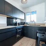 2 Bedrooms Center, Balcony - Happy דירה *