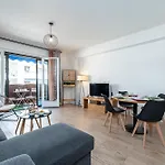 2 Bedrooms Center, Balcony - Happy