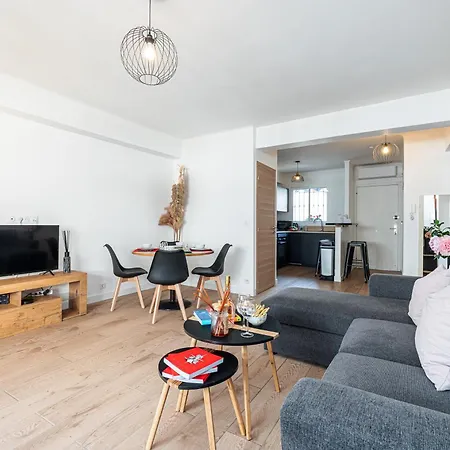 2 Bedrooms Center, Balcony - Happy Αντίμπ