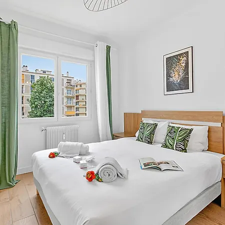 2 Bedrooms Center, Balcony - Happy *