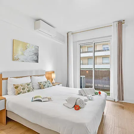2 Bedrooms Center, Balcony - Happy Апартаменты *
