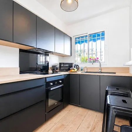 2 Bedrooms Center, Balcony - Happy *