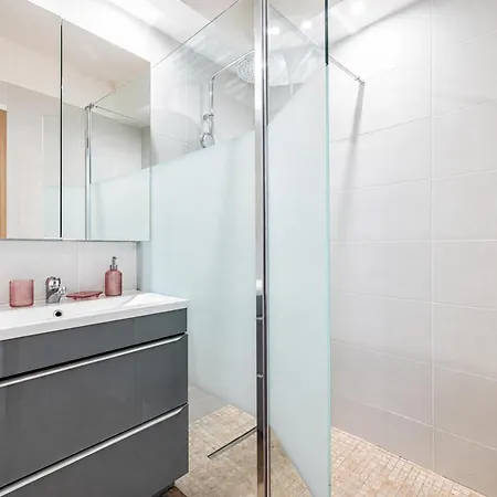 2 Bedrooms Center, Balcony - Happy 아파트