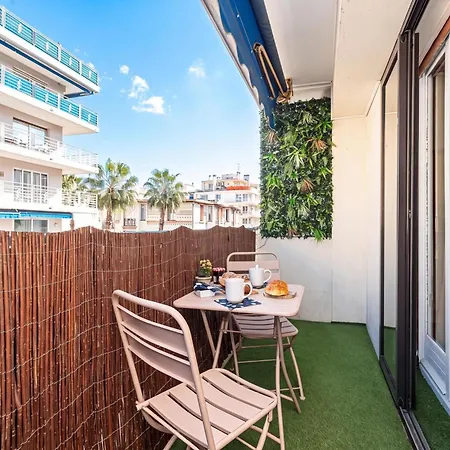 아파트 2 Bedrooms Center, Balcony - Happy